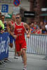 Triathlet Jarrod Shoemaker Foto im Lauf zum Sieg in Hamburg Triathlon 2009, Amerikaner in Laufkurve