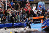 707763  Frauen Eliteathletinnen aus dem Wasser laufen in Triathlon WM07 Foto aus Hamburg am Rathaus