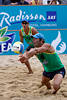 Beachers-Duo im Sand: Riccardo Lione baggert den Ball vor Augen Matteo Varnier