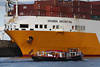 Schiff Argentina Grande mit Container in Hamburg Besuch von Barkasse Blow Hafentour