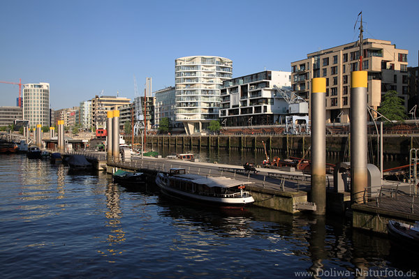 Traditionsschiffhafen Hamburg Boote Pontonanleger HafenCity Kaiserkai Architektur am Wasser