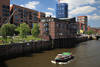 Hamburg HafenCity Schifftrn Barkasse-Boot in Wasserkanal am Strtebeker Ufer