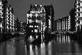 Hamburg Wasserschloß schwarz-weiss Fotokunst Nachtpanorama Speicherstadt historische Architektur Nacht-Romantik