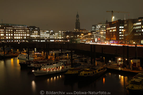 Hamburg City Binnenhafen Nachtlichter Wasserschiffe Port Panorama Kajen Michel Blick