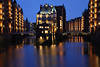 Wasserschlo Hamburg Speicherstadt Nachtlichter historischer Freihafen Fotokunst Panorama Fleet Brcken Reihenhuser am Elbkanal