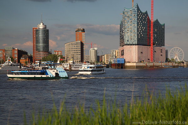 Hamburg Hafenstadt Hochtrme Sd-Skyline Architektur ber Elbwasser Boote