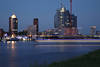 Hamburg Nacht Skyline Hochhuser Lichter Reflexion Elbwasser mit Elbphilharmonie