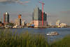 Hamburg Skyline Hochhuser ber Elbe Schiff Wasserlandschaft