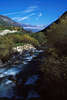 0802_Plima Wasserbach Bergfluss Fotografie Martelltals grne Ufer steile Berghnge Fernsicht auf Salurnkamm Gipfel
