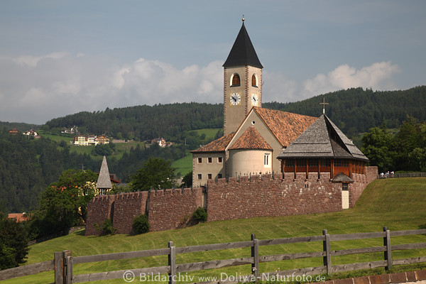 Burg Seis Foto, Sdtirol Feriendorf Burganlage Bild Landschaft Panorama schner Urlaub am Schlern
