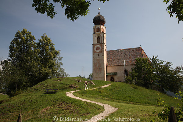 Sankt Konstantin Bild Sdtirol Urlaub Reise Attraktion Kirche Foto Bergdorf Landschaft