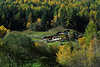 0715_Bauernhof Waldidylle Foto Farm hoch im Martelltal bunten Herbst-Lrchen versteckt