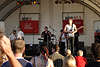 Snger mit Gitarre Band Musikgruppe auf NDR-Bhne Konzert bei Queen Mary 2 Party Foto