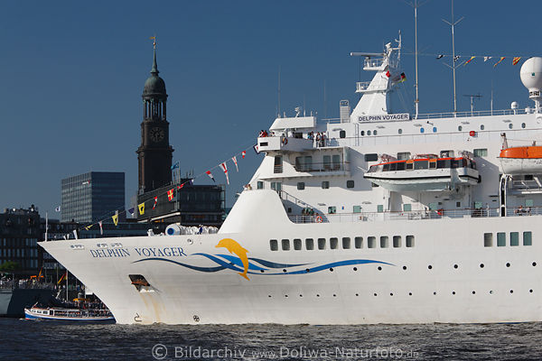 Delphin Voyager Schiff Kreuzfahrt am Michel Kirchturm Hamburger Landungsbrcken