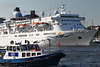 Kreuzfahrtschiff Delphin Voyager Foto Ankunft in Hamburg Schiffsparade an Landungsbrcken