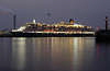 711355_ Kreuzfahrtschiff Luxusschiff MS Queen Victoria Foto an Fhrterminal, Kreuzfahrtterminal in Hamburg