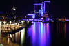Cruise-Days Hamburg Hafen-Schiffe Kräne in Blaulicht Dekor Nachtsfoto Spiegelung in Wasser