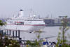 MS Deutschland Bilder Das-Traumschiff Kreuzfahrtreisen Buchung-Tips ab Hamburg Hafenbesuch an Elbe
