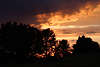 Glhender Himmel bedrohlich in Abenddmmerung Naturfoto Digitalfotografie