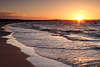 42036_Sonnenuntergang über Strand Küste Meer Wasser Wellen rote Strahlen Romantik Naturbild