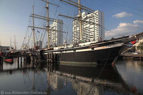 Seute Deern Foto Museumsschiff Segelmaste Takelage Bild in Schiffahrtsmuseum Bremerhaven