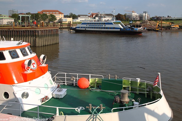 Geestekai Bremerhaven Weserfhre Schiff nach Blexen Foto Reisefhre nach Nordenham