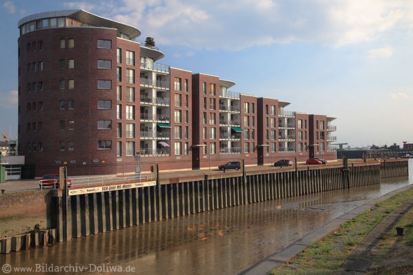 Weserkaihaus Wohnblock Bremerhaven Immobilie Foto am Wasser Geestemndung