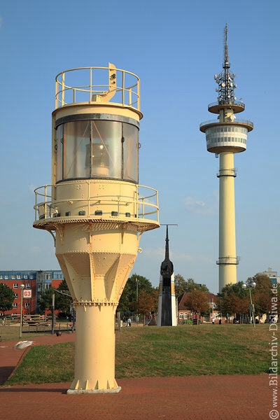 Richtfunkturm Bremerhaven mit Laterne Feuerschiff Fehmarnbeltmit in Schifffahrtsmuseum