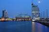 Bremerhaven Skyline bei Mondlicht Nachtfoto City Hochhuser Nachtpanorama am Wasser