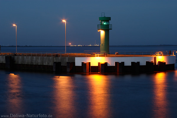 Bsum Hafenmole Leuchtturm Laternen Nachtlichter in Meldorfer Bucht Nordsee-Landschaft