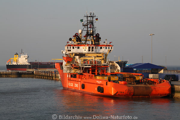 Schiffe in Hafen Landschaft Cuxhaven  Elbe Mndung in Nordsee Meer-Route Reisebilder