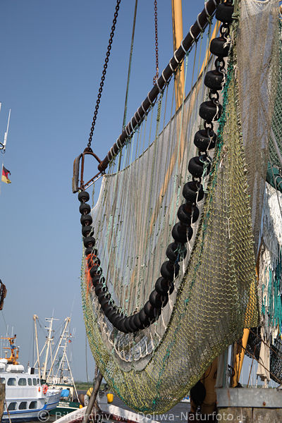 Krabbennetz Foto, Netz fr Krabbenfang im Nordsee, Krabbenkutter spezielles Fangnetz am Mast, Schiffsdetail Bild