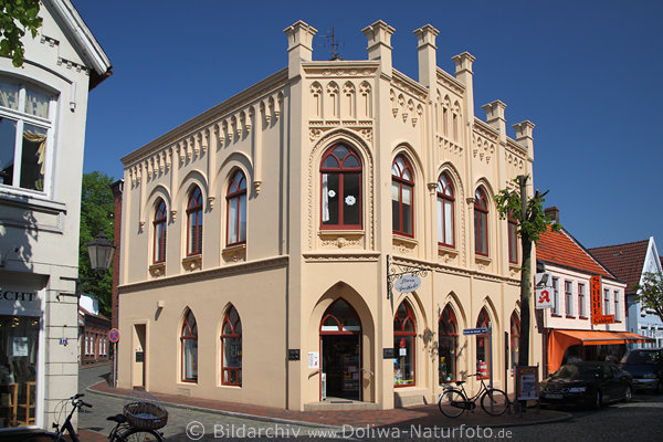 Lwen-Apotheke in Leer Altstadt Schlsschen Architektur Haus mit Verzierungen