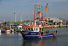 Neuharlingersiel Kutter Fischfang Auslauf ins Meer vom Hafen Nordseekste Foto