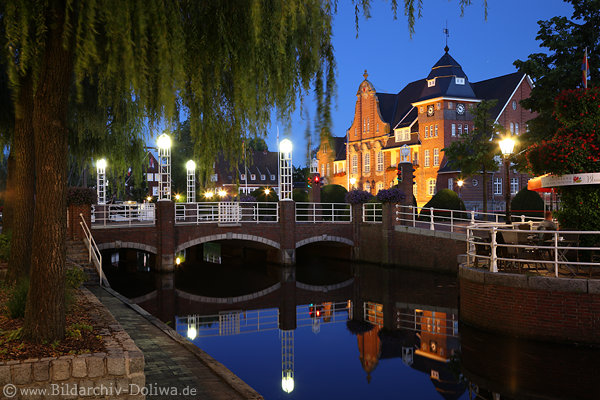 Papenburg Wasserkanal Emsbrcke Nachtfoto Rathaus Laternenlicht Nachtidylle Bild