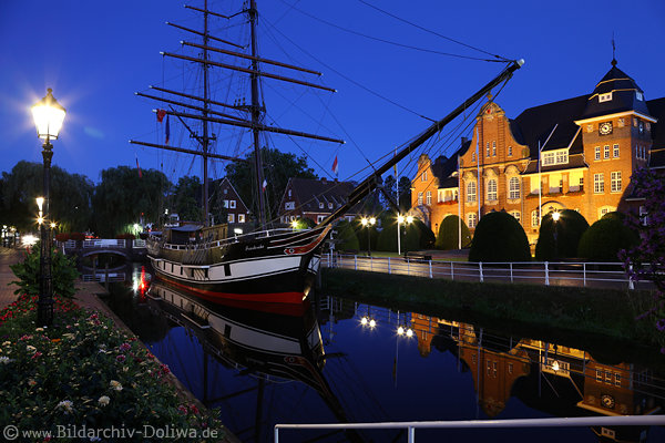 Papenburg Nachtbild Emskanal Schiff Friederike +Rathaus Nachtlichter