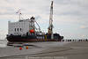 Schiff Nostag-10 bei Ebbe auf Sandbank Nordseekste Landschaft Foto mit Besucher