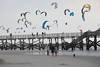 Strandbrücke St.Peter-Ording Surfevent Besucher Foto vor Windsegeln am Himmel Nordseeküste