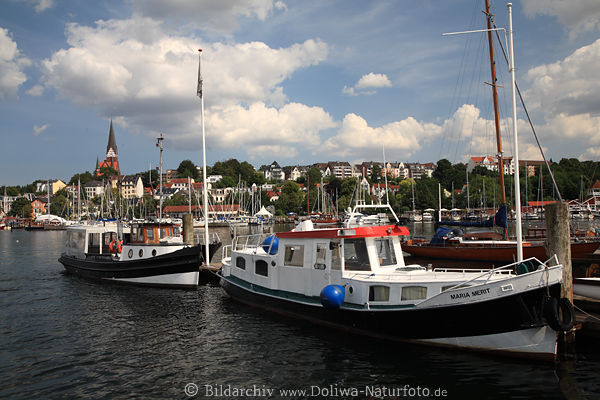 Marina Schiffe in Flensburg Frde Landschaft Foto Ostufer Yachten mit Kirche St.Jrgen