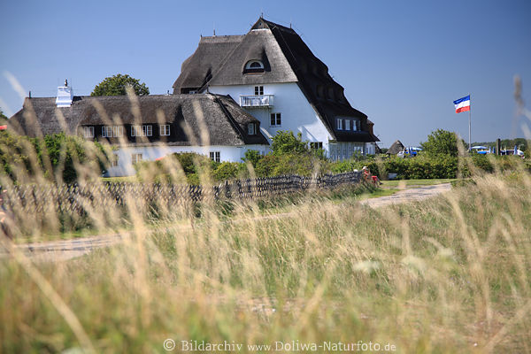 Dhnen-Strandhaus Foto Ostsee Graslandschaft Uferpromenade Hohwacht Pension am Meer