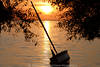 Boot im Seewasser Romantik-Sonnenuntergang Leinwanddruck Landschaftsbild