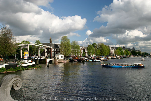 Amsterdam WasserLandschaft an Magere Brug Schiffe Wohnboote