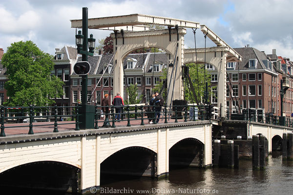 Nieuwe-Herengracht-Brcke vor Hermitage Amsterdam Wasserkanal Landschaft