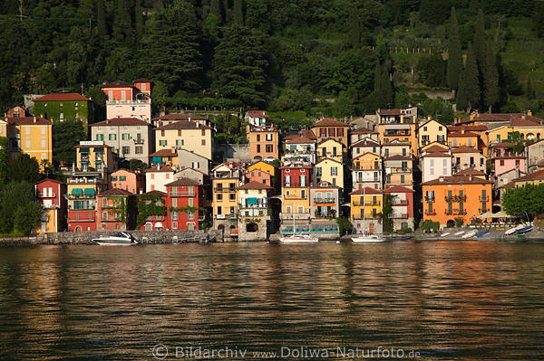 Varenna bunte Architektur am Como-See Uferpanorama farbige Huser Foto von Wasser