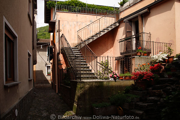 Viggiona Dorfkern Gasse Garten Treppe Etagen-Fewo Unterkunft mit Balkon am Lago Maggiore