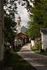 Viggiona Dorf Wanderweg Kirchturm bergige Gegend über Cannero am Maggioresee