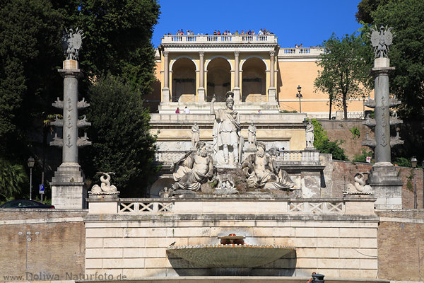 Rom Popolo Brunnen antike Skulpturen vor Monte Pincio Balkon