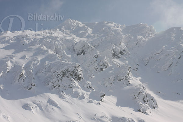 Fogarascher Berge Felsen Bild in Schnee Wintermrchen Gipfel Naturfoto
