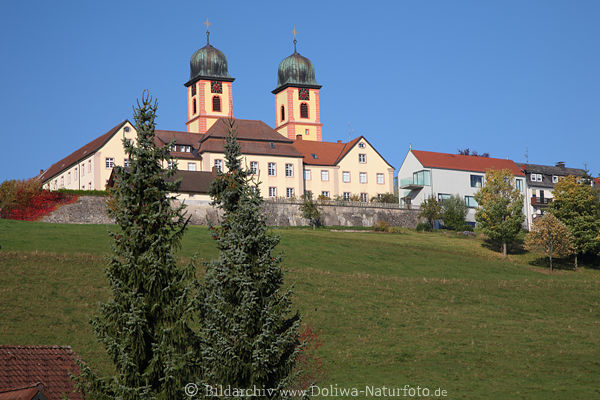 Klosteranlage St.-Mrgen Pilgersttte Hochschwarzwald Blauhimmel