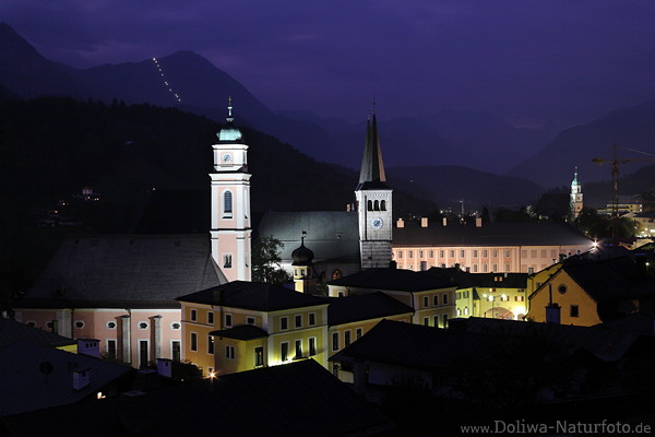 Berchtesgaden City Nachtfoto in Alpenlandschaft Bergstadt Kirchen Türme Nachtromantik